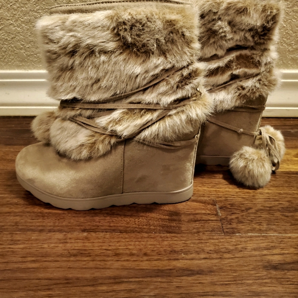 Wedge boots